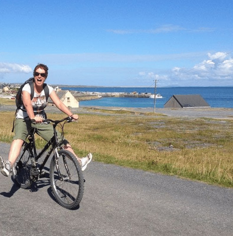 From Doolin: Day Trip to Inisheer with Bike or Bus Tour